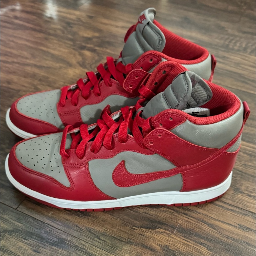 UNLV Nike Dunk Mid (2015)